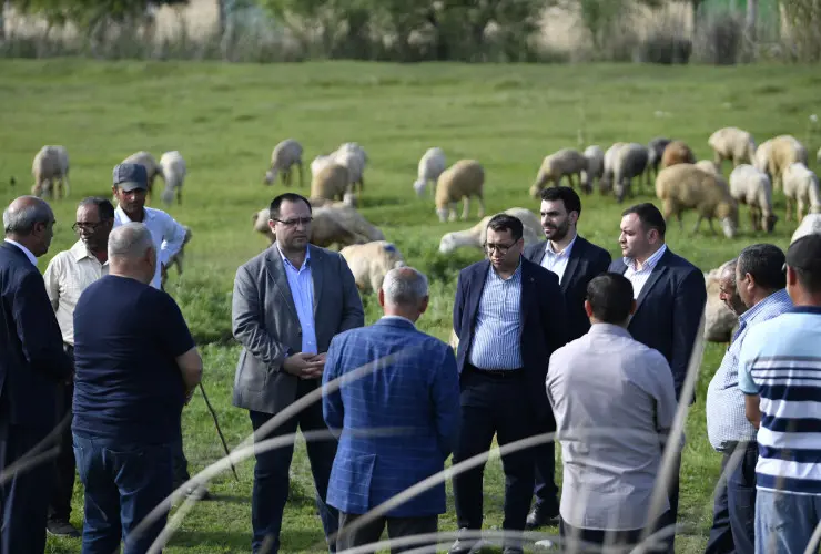 Nazir Məcnun Məmmədov Yevlaxda fermerlərlə görüşüb, təsərrüfatlara baxış keçirib