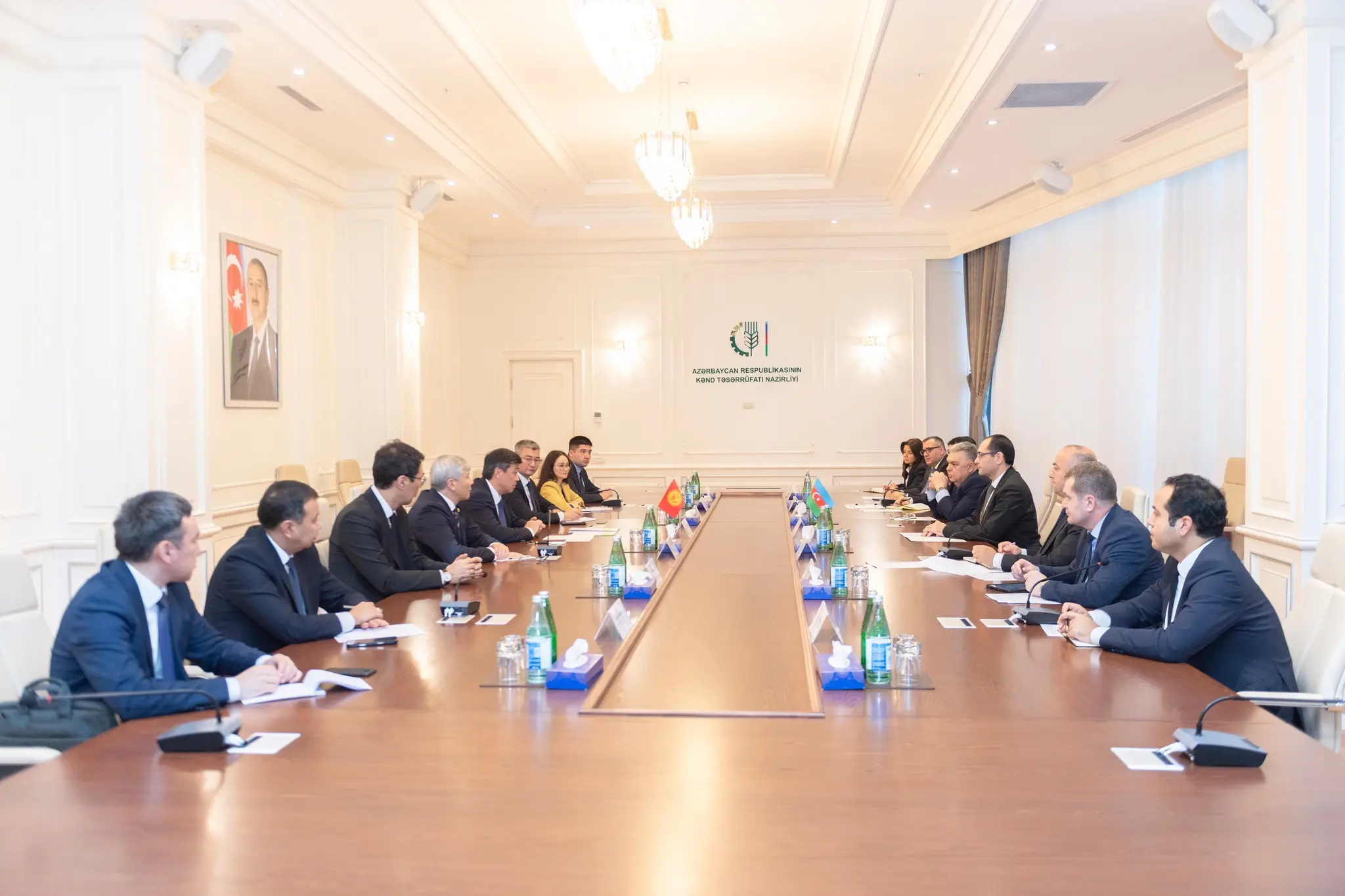 Kənd təsərrüfatı naziri Məcnun Məmmədov Qırğızıstan nümayəndə heyəti ilə görüşüb