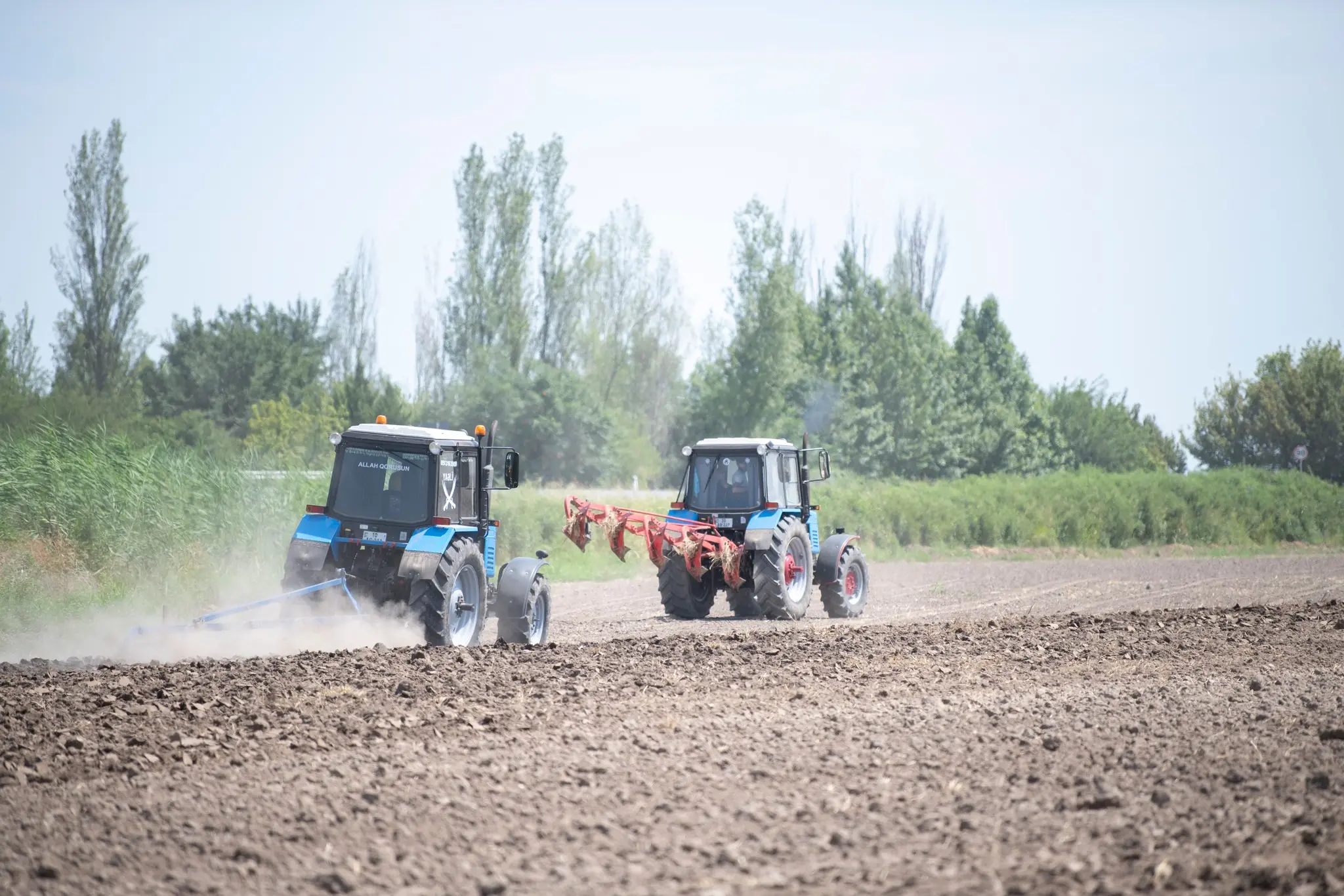 AXA kənd təsərrüfatı təyinatlı mexaniki nəqliyyat vasitələri və onların qoşqularının istifadəçilərinə çağırış etdi