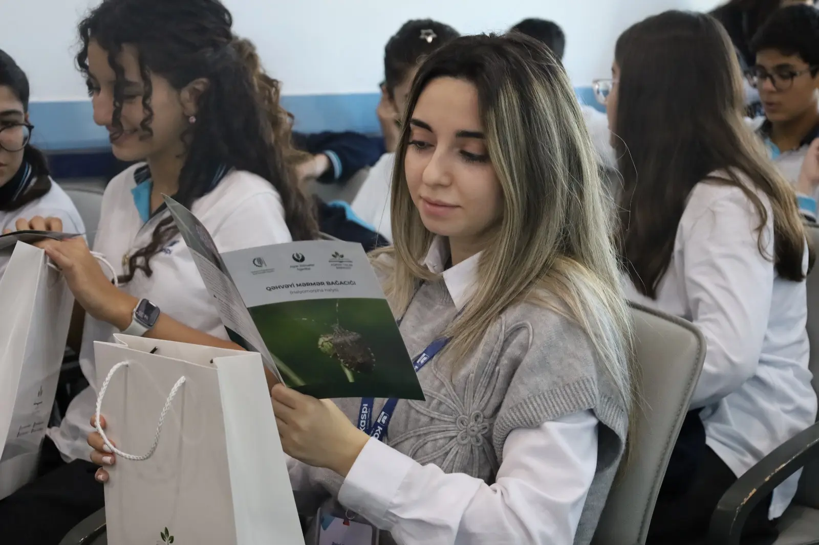 Aqrar Təlim Mərkəzi tərəfindən Kaspi Liseyində qəhvəyi mərmər bağacığı ilə bağlı maarifləndirici görüş keçirilib