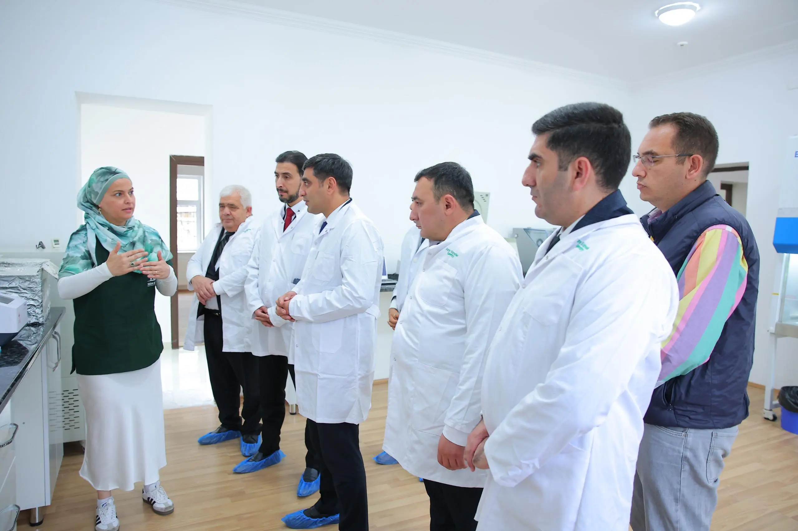 AXA sədri dövlət-özəl tərəfdaşlığı çərçivəsində fəaliyyətə başlayan baytarlıq laboratoriyasına baxış keçirib